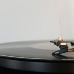 Beste platenspeler met ingebouwde speakers kiezen: waar let je op?